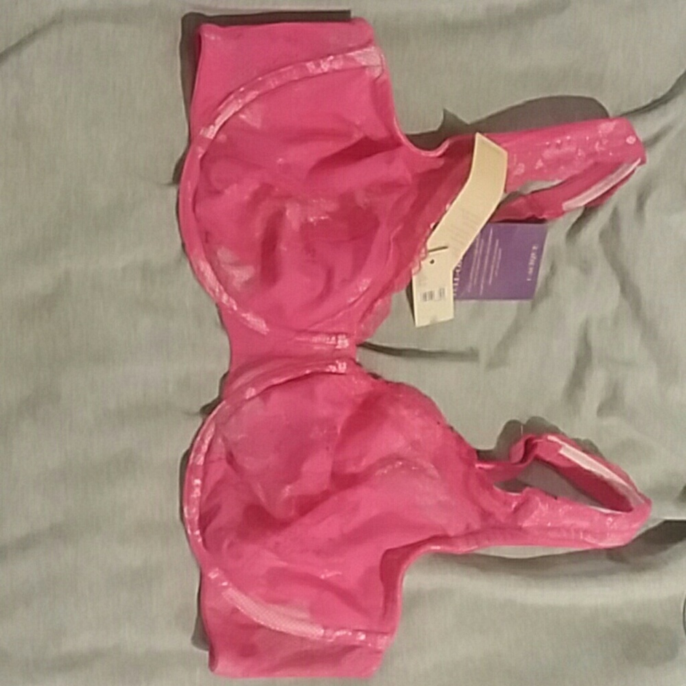 Bra bold lace and full coverage